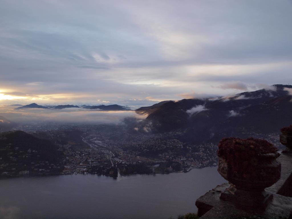 B&B Il Balcone Sul Lago Brunate Luaran gambar